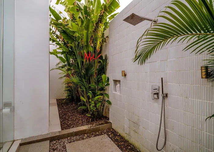 Bali Large 5-br Private Luxury Dandanku In Villa Seminyak (Bali)